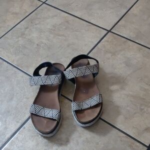 - Chelsea&violet woman's Sandals